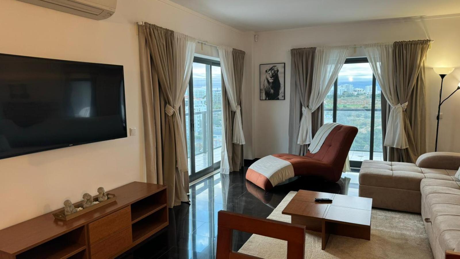Rocha Tower - 13D Apartment Portimao Luaran gambar